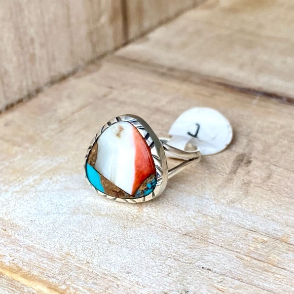 Spiny Oyster Turquoise Ring - Picture 3 of 16